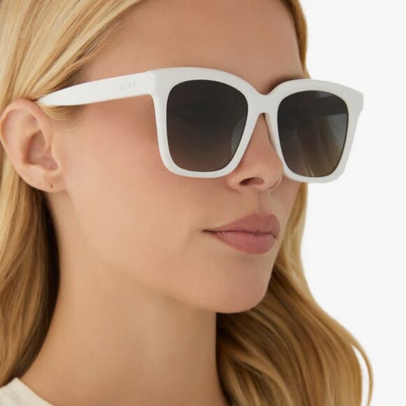 Diff Eyewear Meredith Snowbound Frame Grey Gradient Lens Sunglasses w/ Case 54mm main image 9